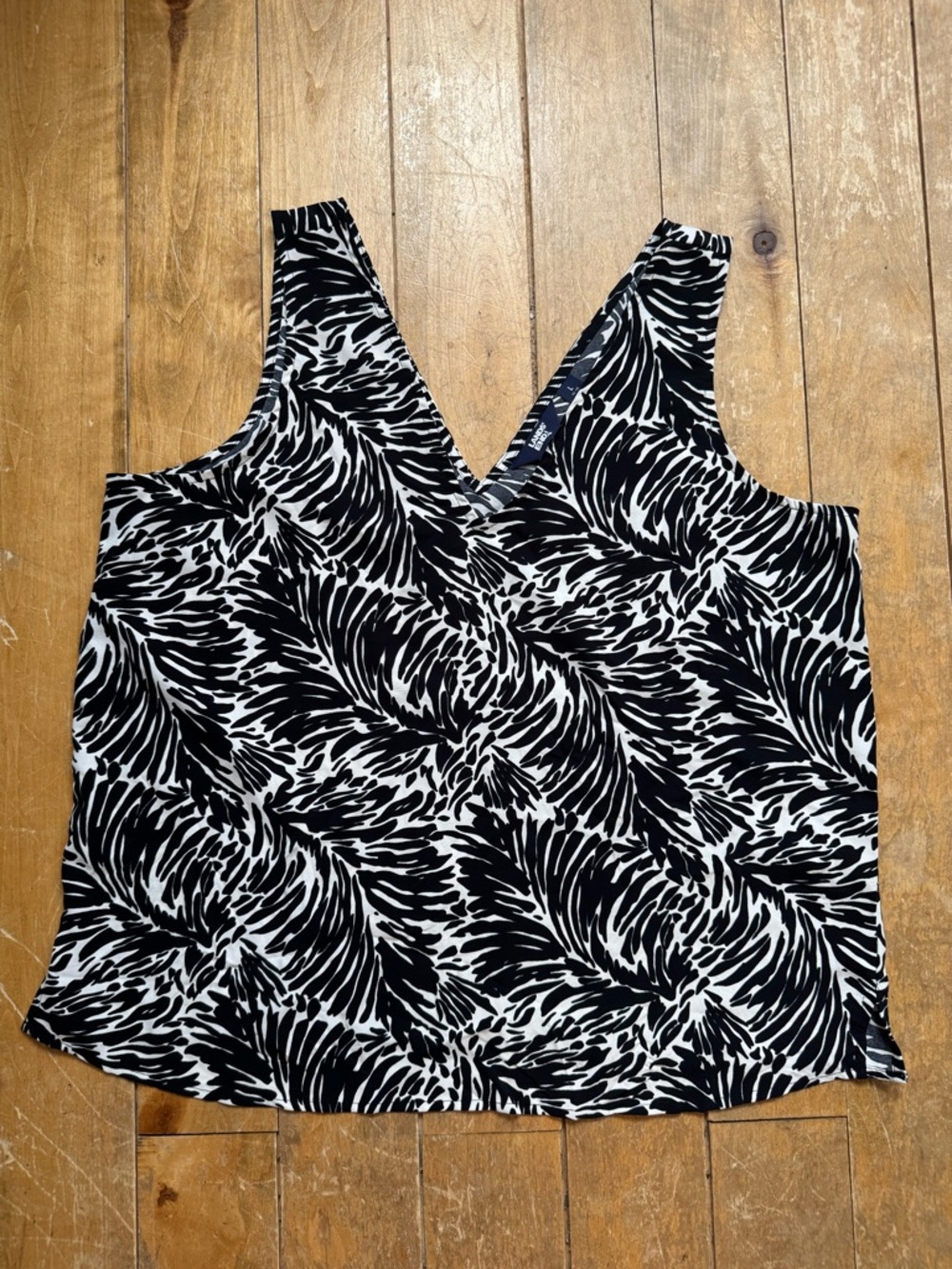 Lands' End Black & White V-Neck Swirl Print Tank Large